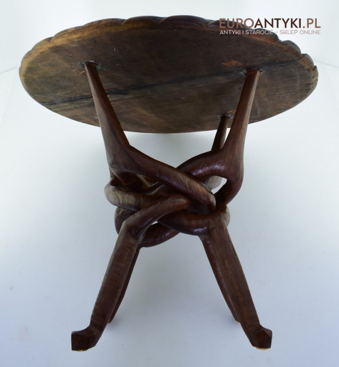 rzeźbiony stoliczek rzeźbiony stoliczek